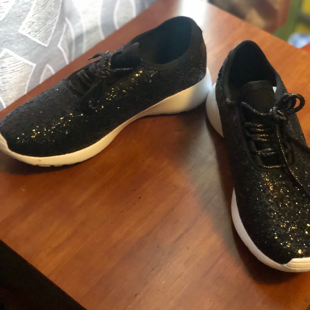 Black glitter tennis shoes